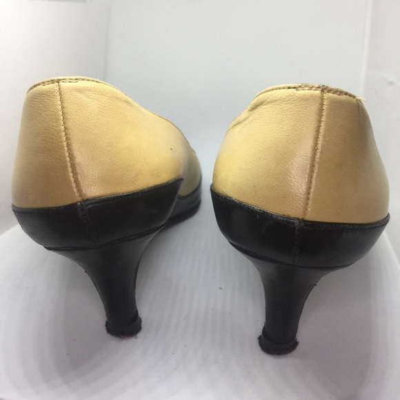 ❤️AFFORDABLE❤️Authentic CHANEL Black Beige Sandals - Picture 4 of 7